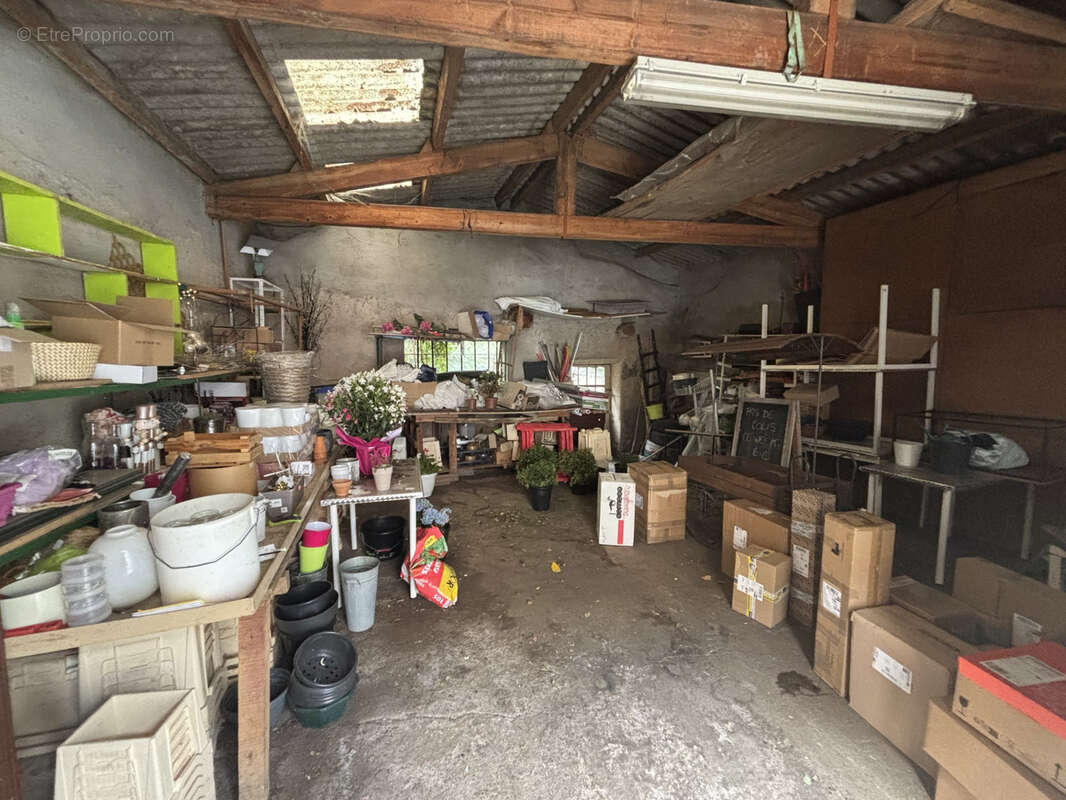 Commerce à LA FOUILLOUSE