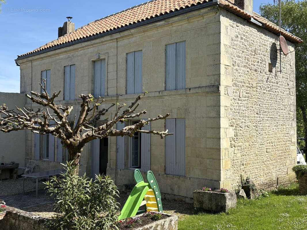 Maison à SAINT-SAVINIEN