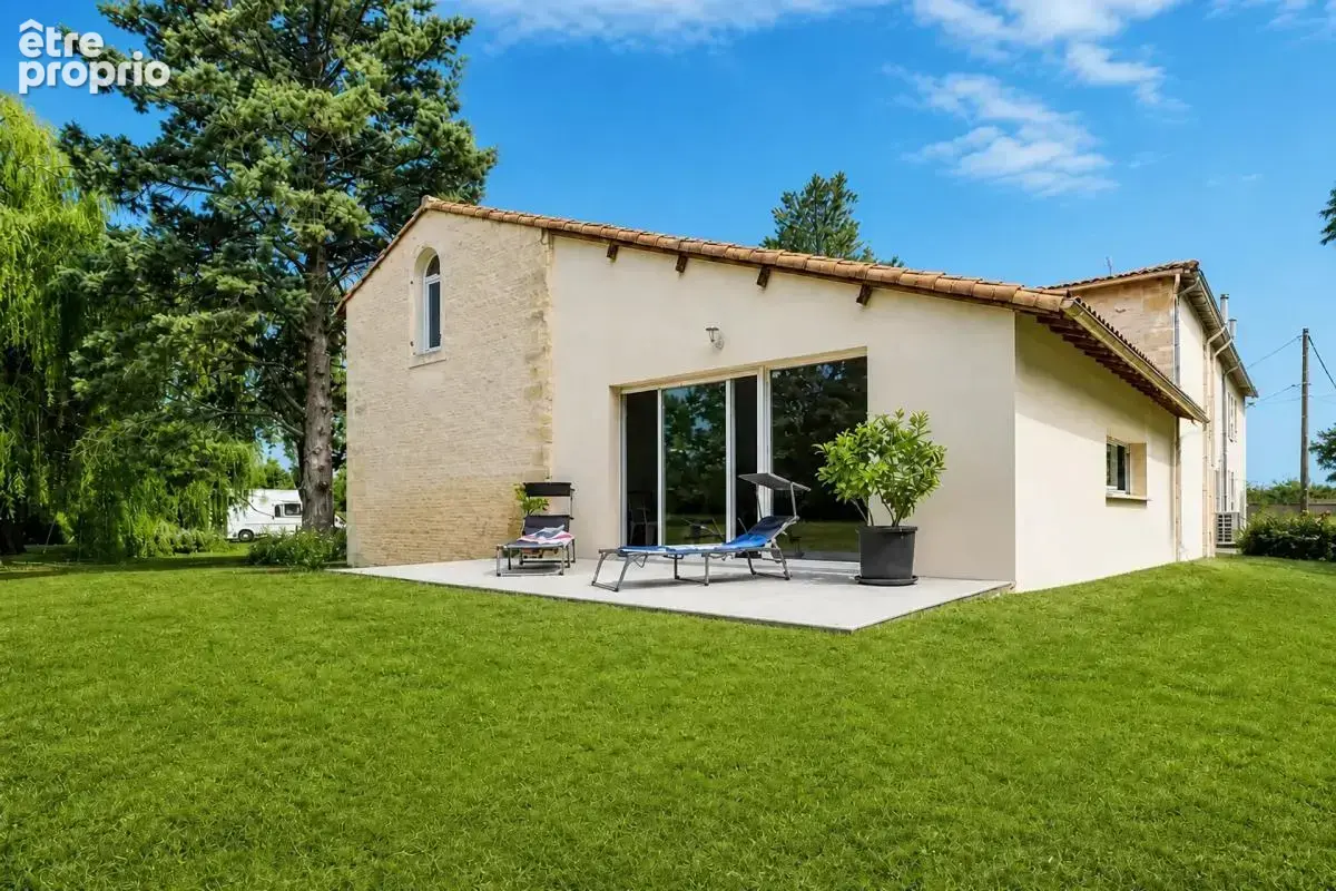 Maison pierre 141 m², piscine intérieure, 2 500 m² - Saint-Symphorien - photo 2