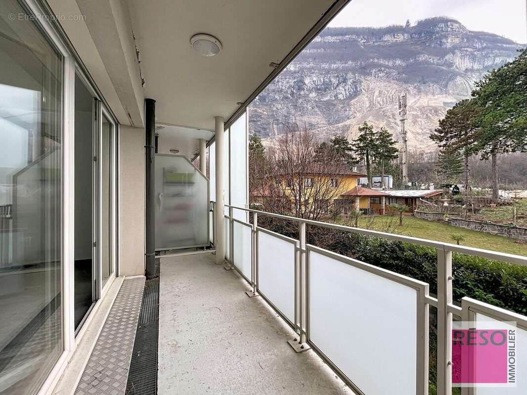 Appartement à ETREMBIERES