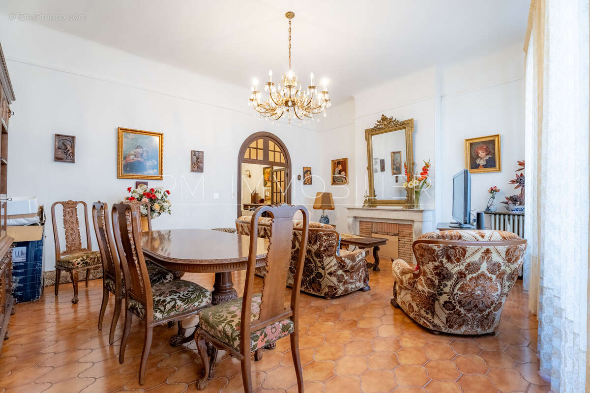 Appartement à MARSEILLE-1E