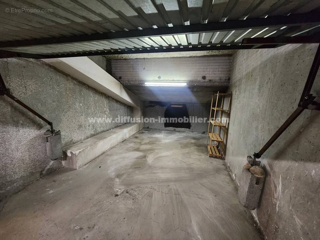 Commerce à LES THUILES