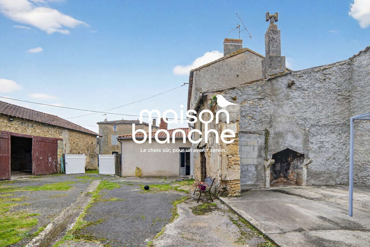 Maison à THENEZAY