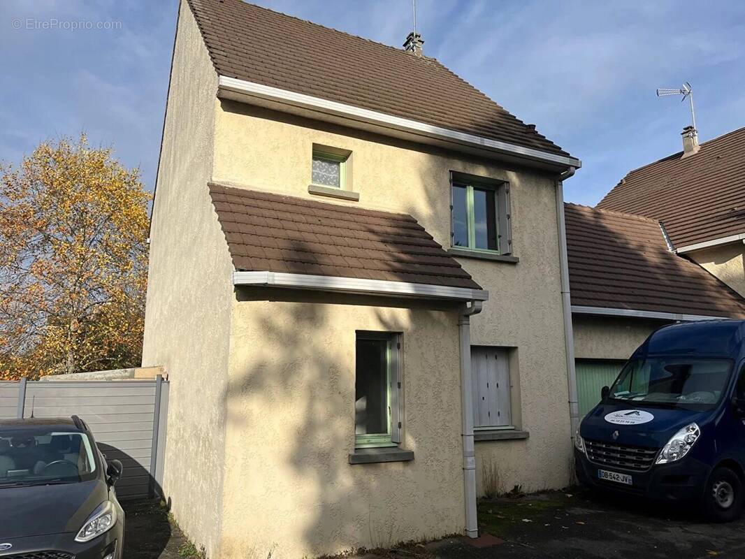 Maison à EPERNON