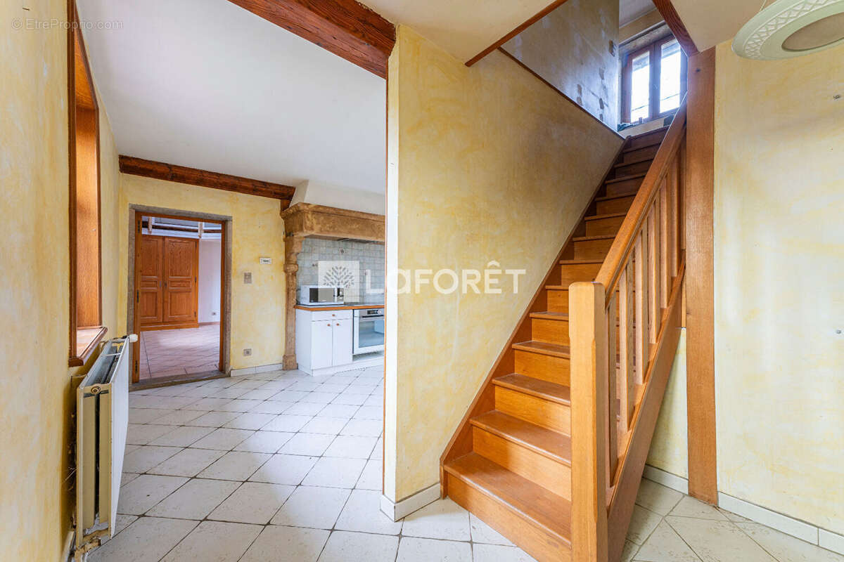 Maison à LA TOUR-DE-SALVAGNY