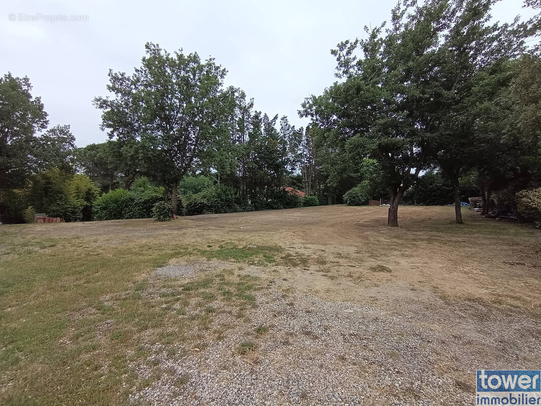 Terrain à GRENADE