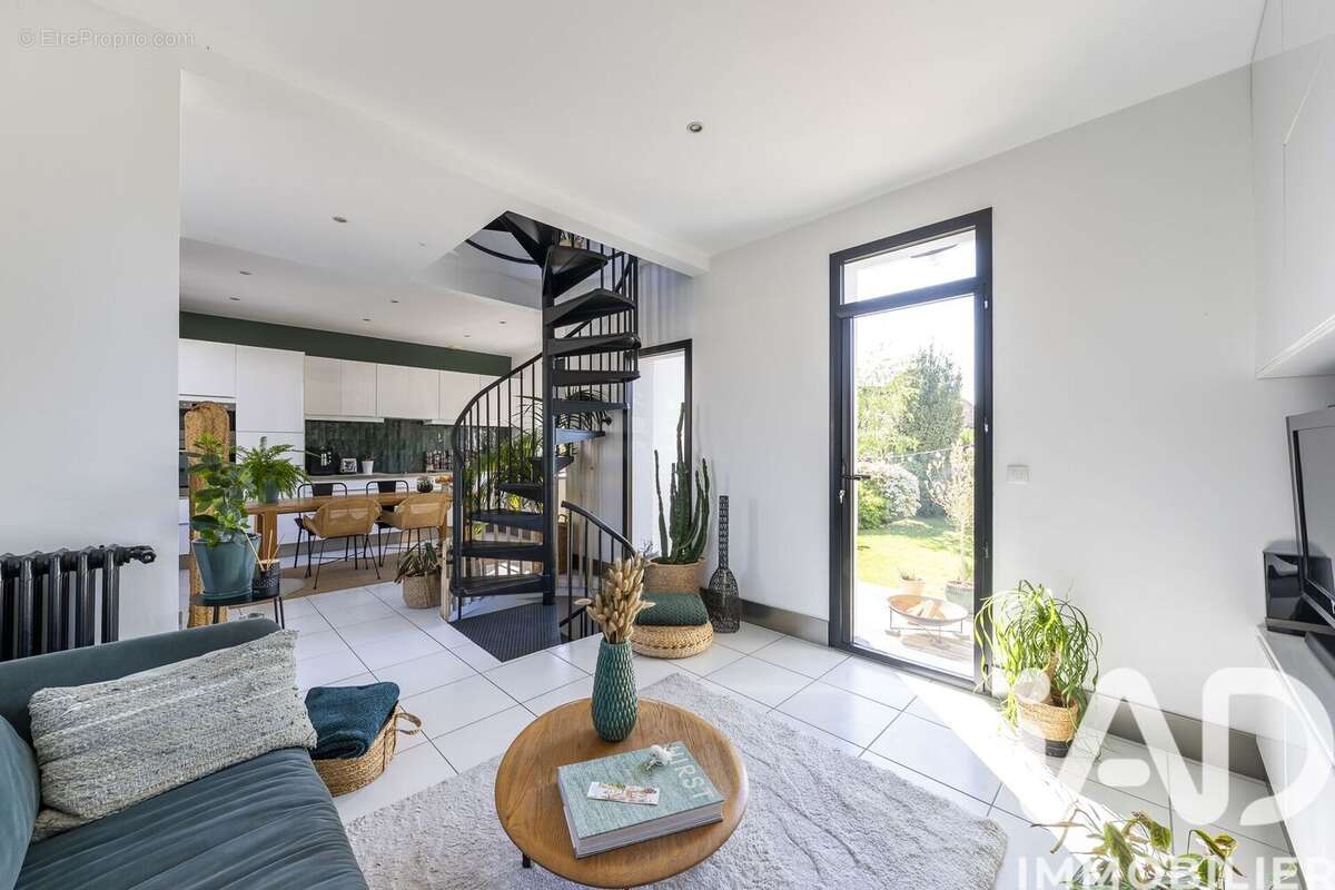 Photo 2 - Maison à CHEVILLY-LARUE