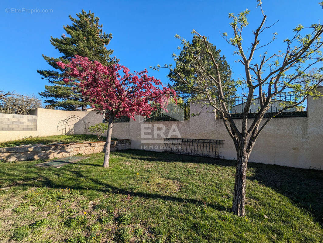 Terrain à CHARLEVAL