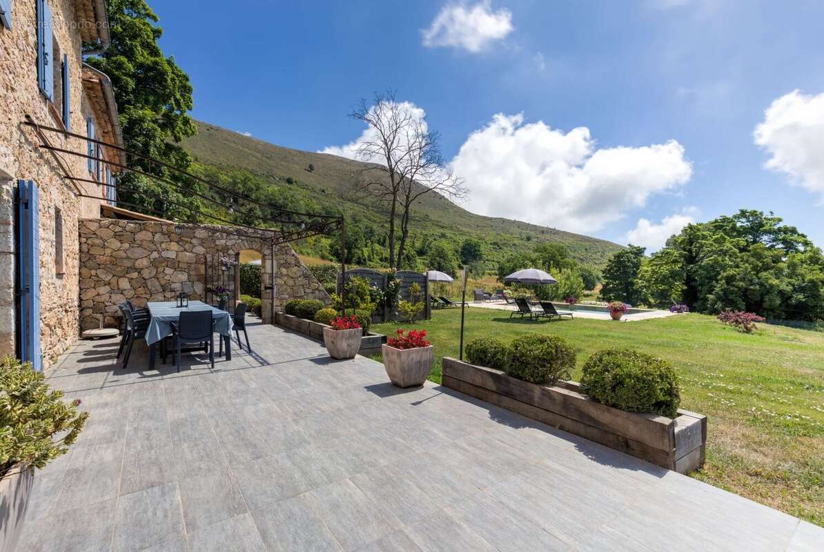Maison à TOURRETTES-SUR-LOUP