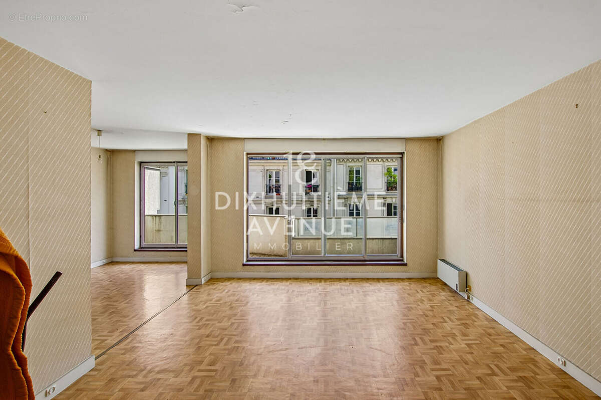 Rue Doudeauville-85m²- Balcon - photo 2