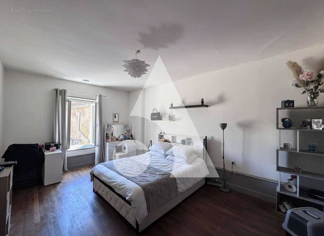Maison avec volumes généreux et fort potentiel - Chermisey - photo 7