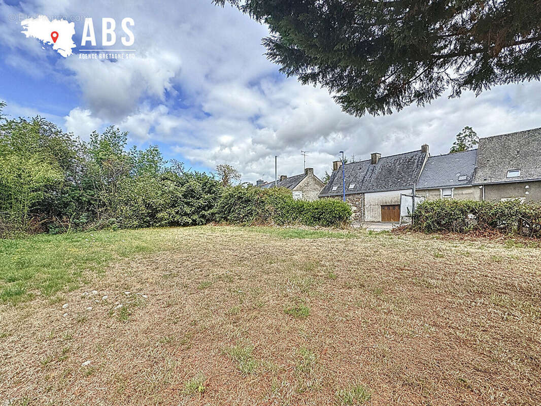 Terrain à SAINT-DOLAY