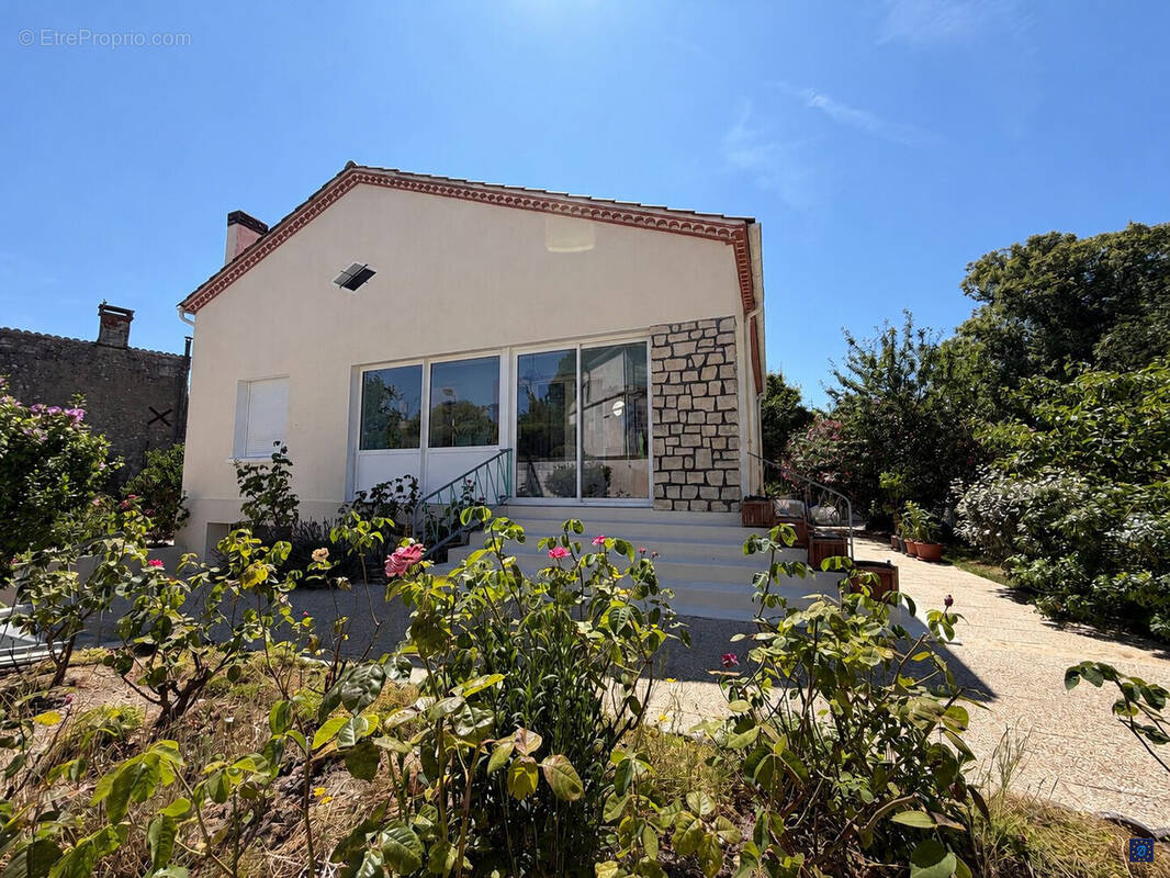 Maison à MORTAGNE-SUR-GIRONDE