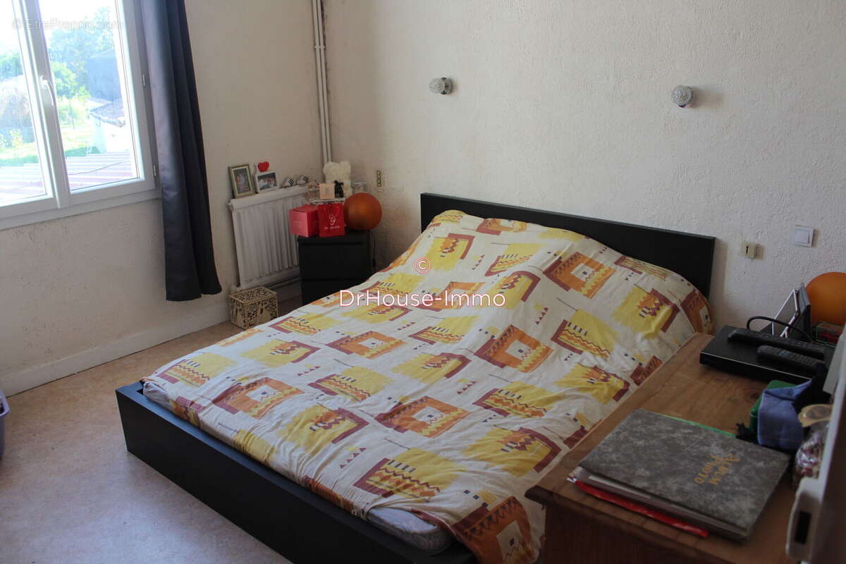 Commerce à ROULLET-SAINT-ESTEPHE