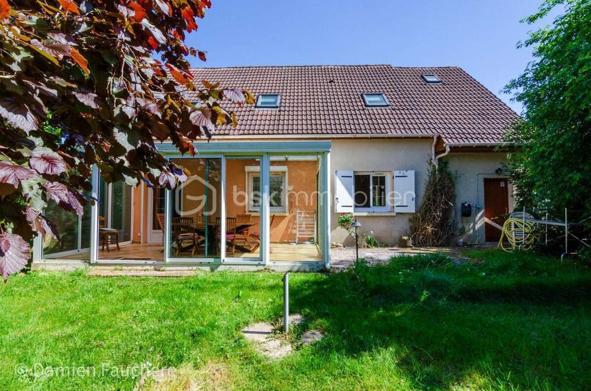 Maison à VAUX-LE-PENIL