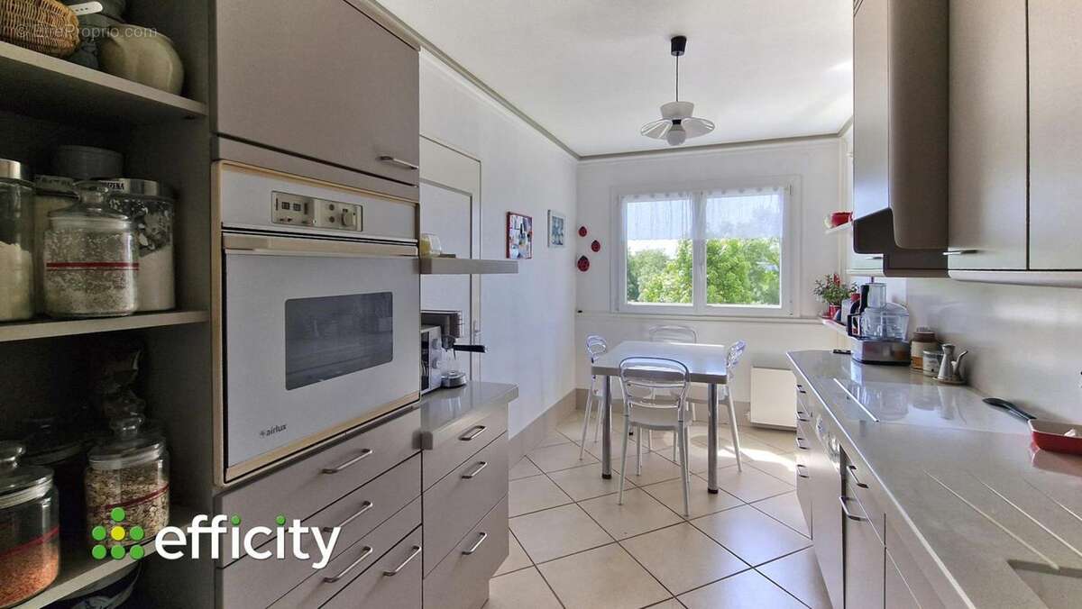Appartement à LES PONTS-DE-CE