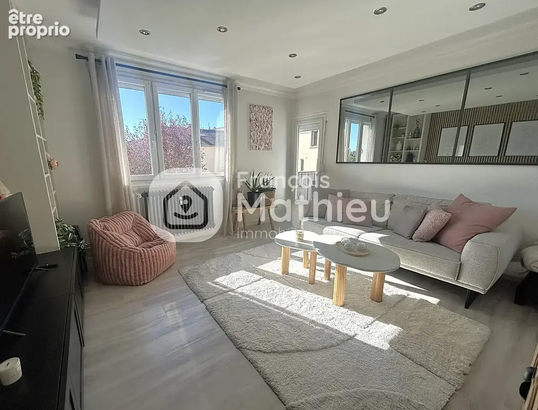 Mâcon - Appartement T4 avec balcon, garage et cave. - photo 3