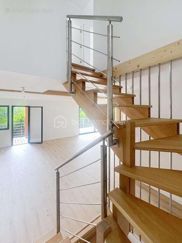 Maison à MEYLAN