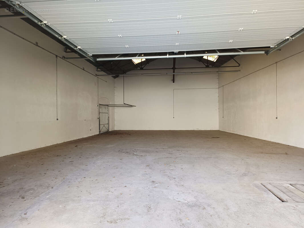 Commerce à LE PEAGE-DE-ROUSSILLON