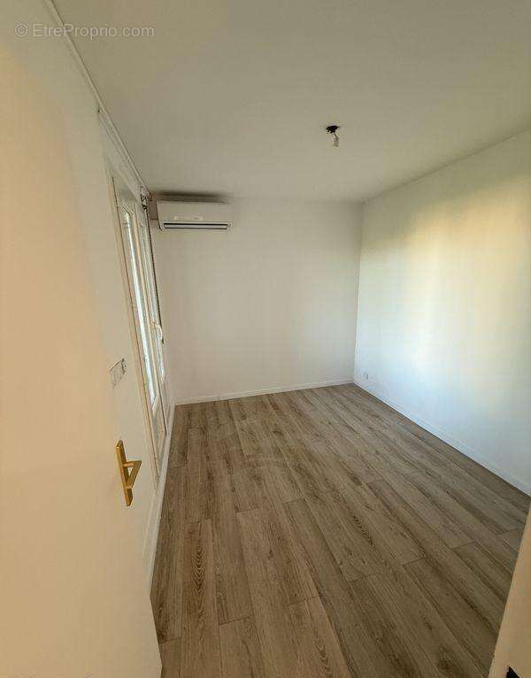   - Appartement à DRAGUIGNAN