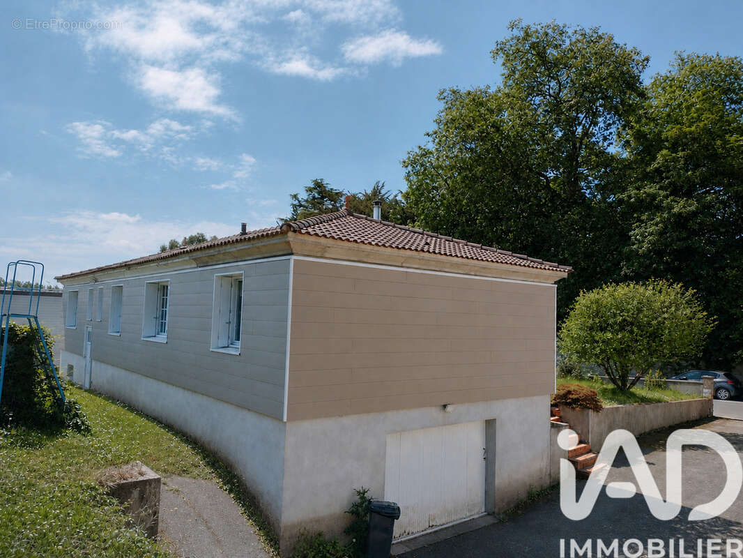 Photo 3 - Maison à SAINT-ETIENNE-DU-BOIS