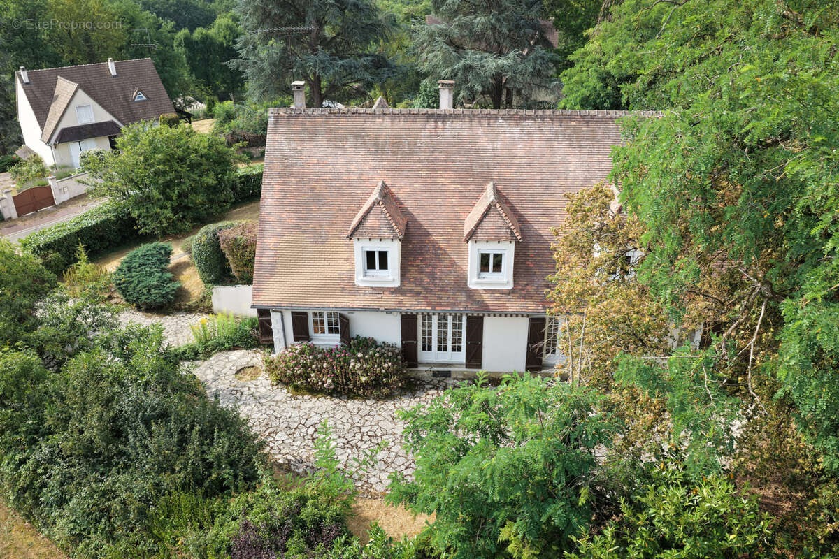 Maison familiale 10 pieces - 6 chambres - sous sol total - terrain de 1800m2 - photo 22