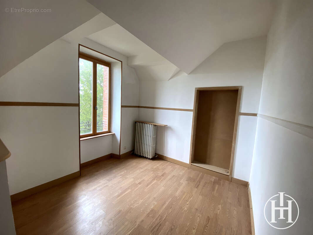 Maison à BRUERE-ALLICHAMPS