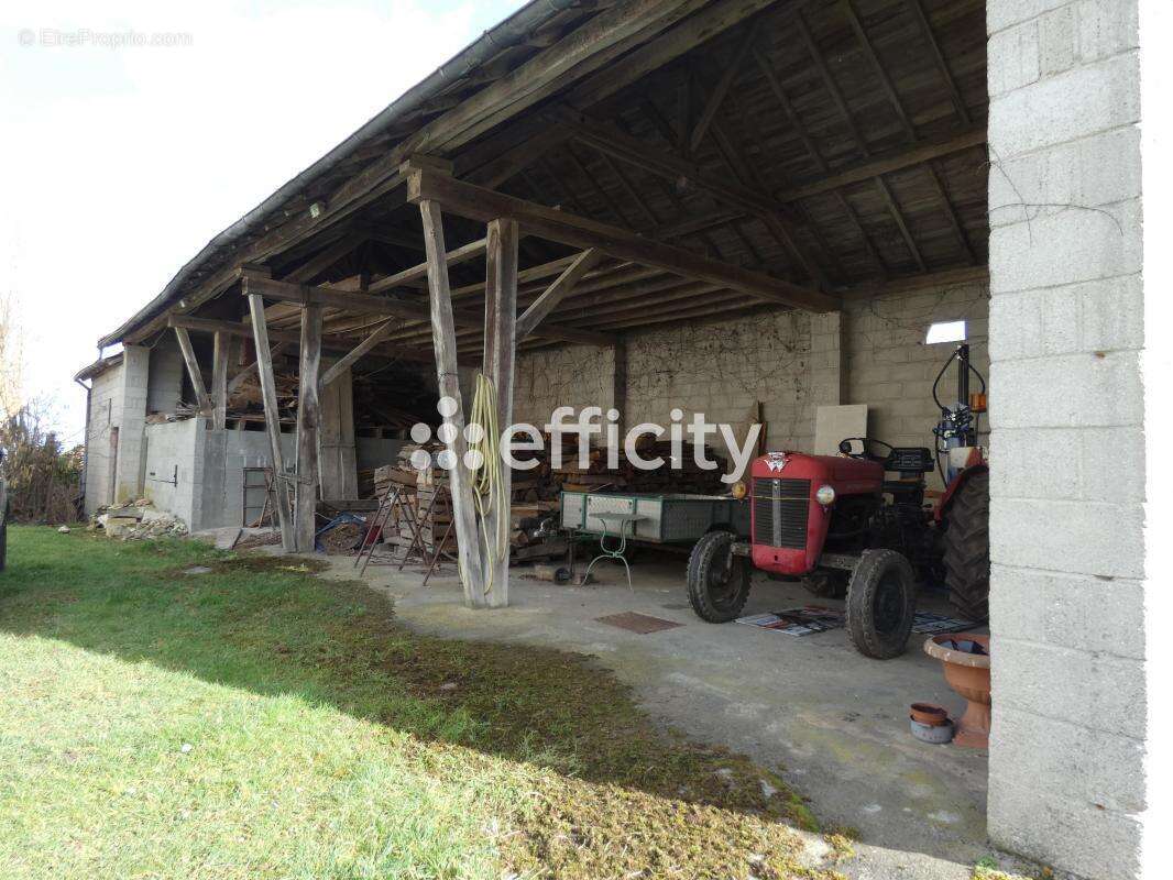 Maison à BELLENAVES