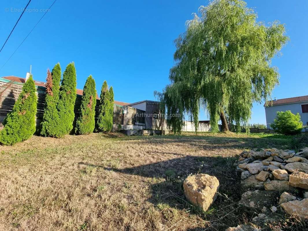 Appartement à BOURG-SAINTE-MARIE