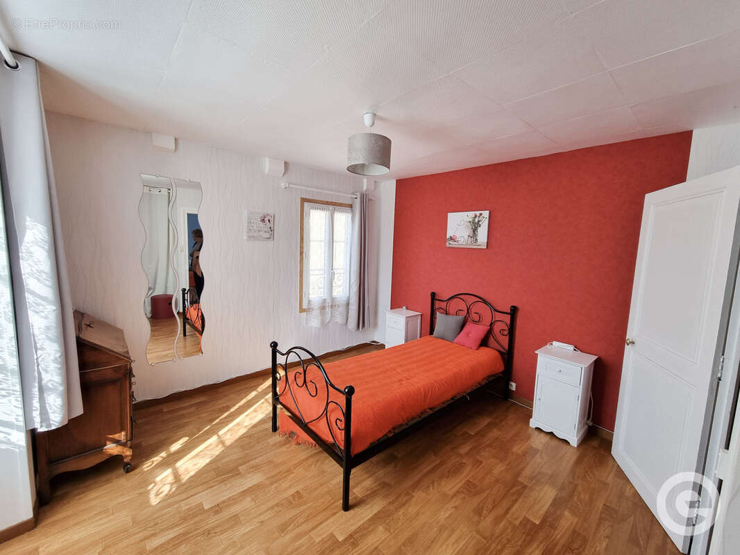 Maison 5 pièces de 117m2 à Etaules avec dépendance - photo 11