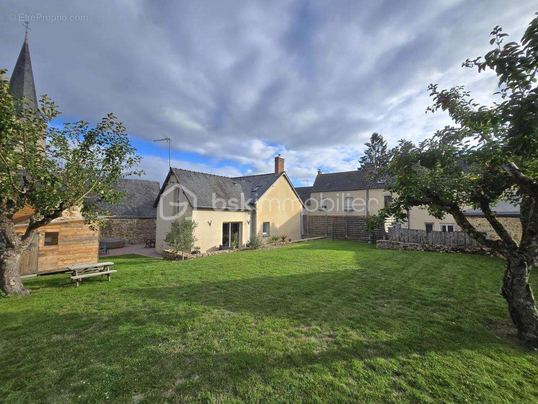 Maison à CHALONS-DU-MAINE