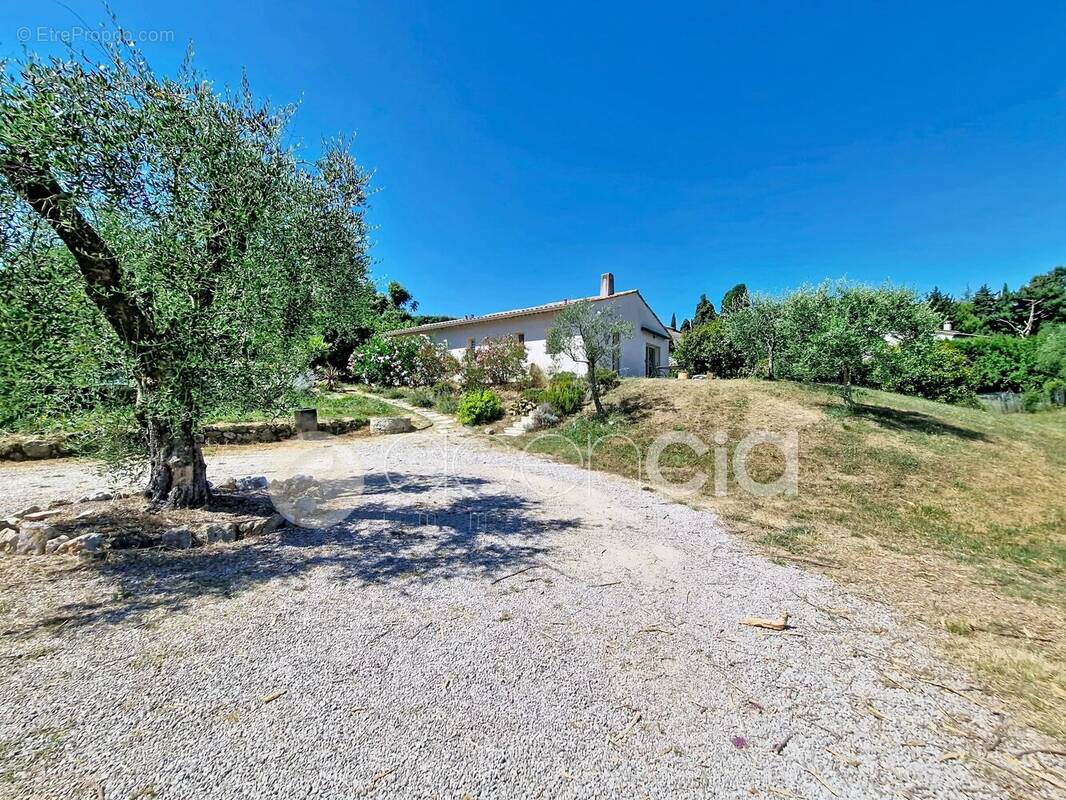 Maison à CHATEAUNEUF-GRASSE