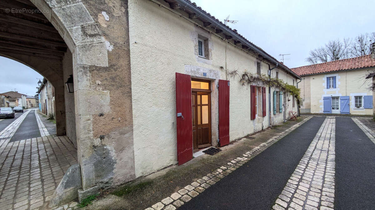 Maison à USSON-DU-POITOU