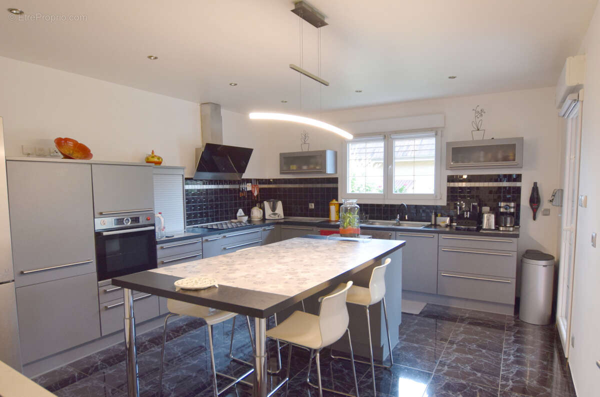 Maison à VIEUX-CHARMONT