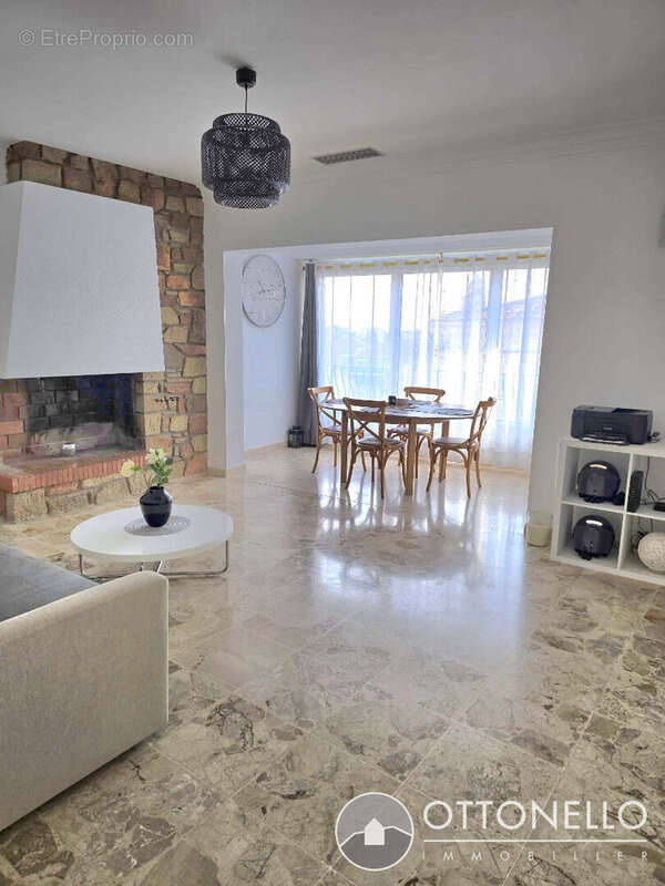 Appartement à PUGET-SUR-ARGENS