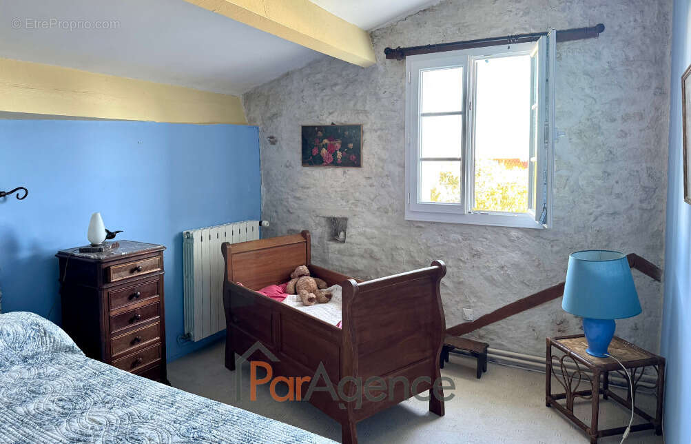 Maison à CHAILLEVETTE