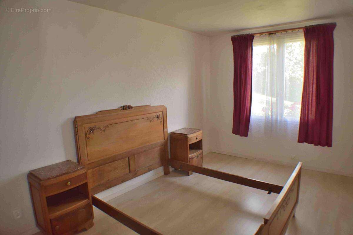 Maison 5 pieces 91 m² sur terrain de 12 ares 109500euros - photo 5