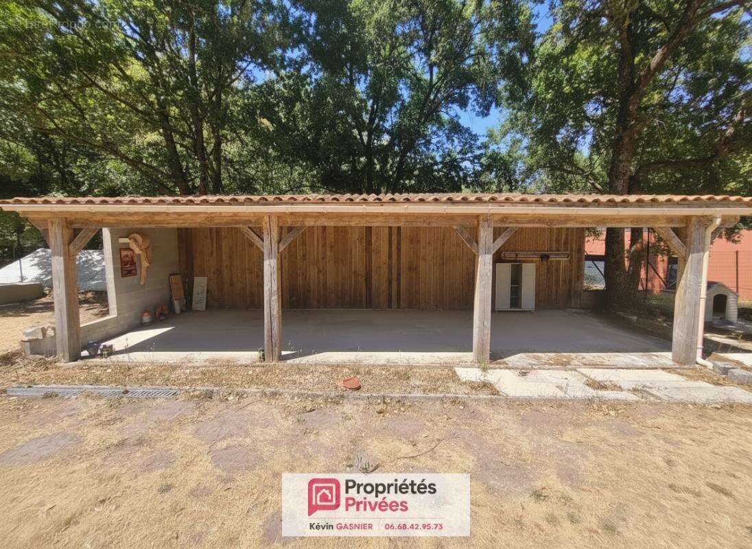 GARAT (16410) : Terrain constructible de 1200m2 + carport - photo 3