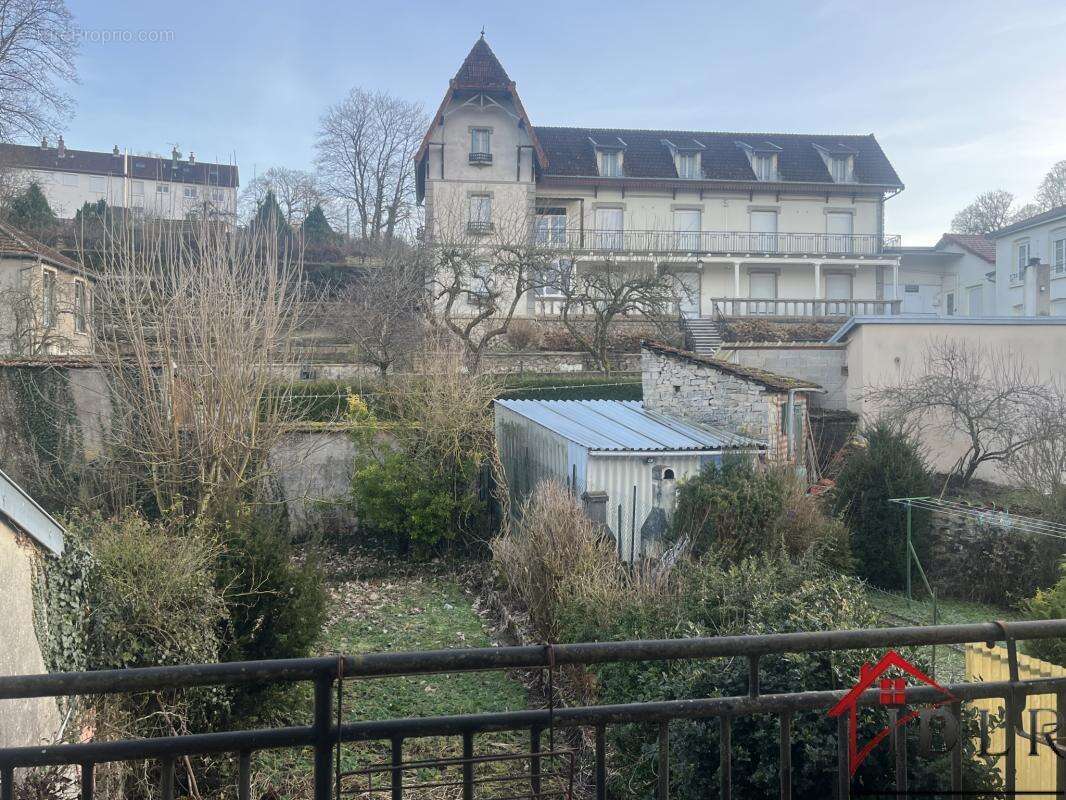 Maison de 166 m2 habitables sur trois étages. Terrain 407 m2 - photo 2