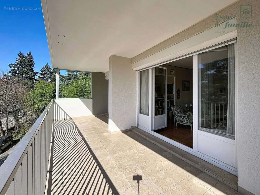 Sainte-Foy-lès-Lyon, T4/5 lumineux de 97 m² avec terrasse et garage - photo 6