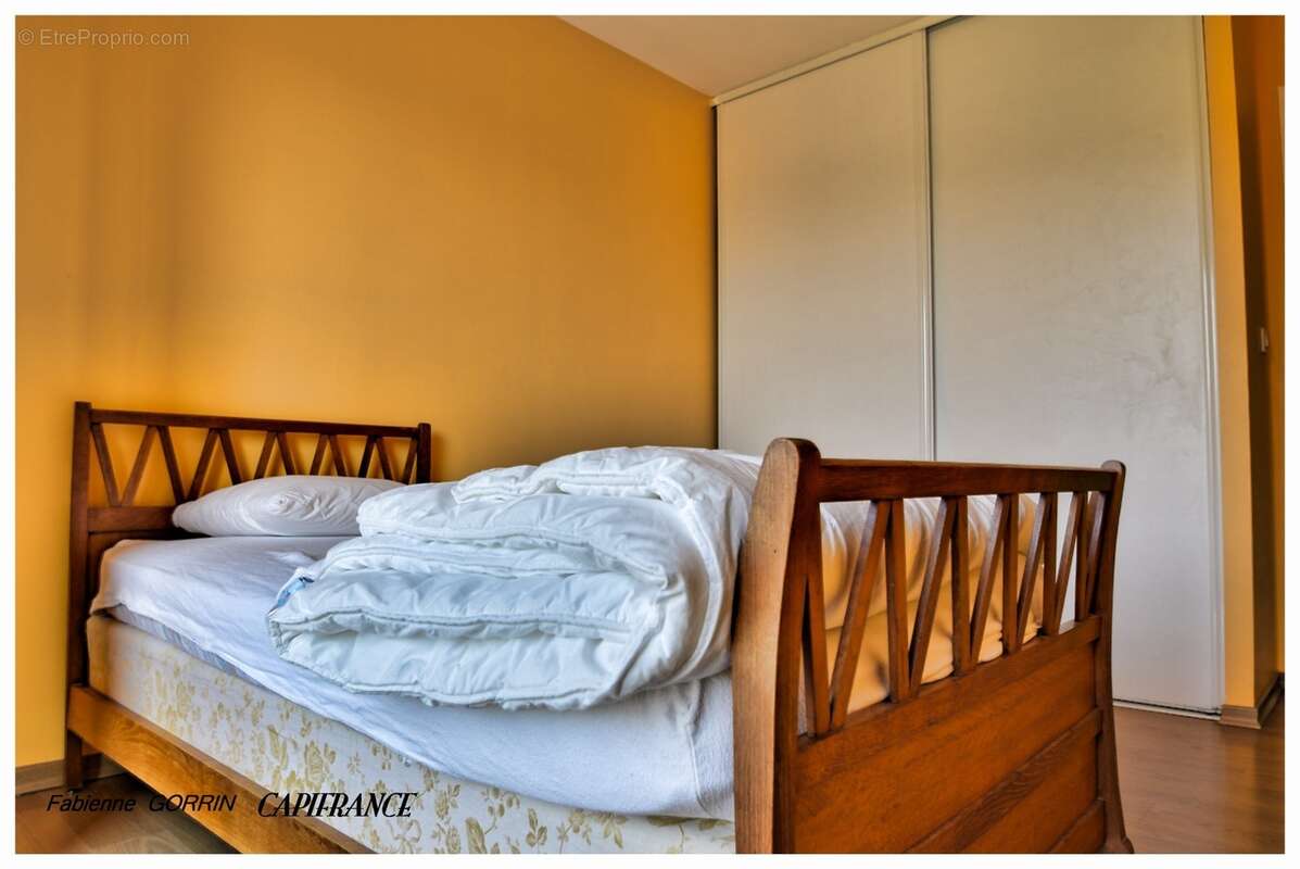 Maison à vendre 5 pièces  (17) Plain pied, trois chambres, terrain clos, panneaux photovoltaïques, Abris de jardin et abris à vé - photo 7