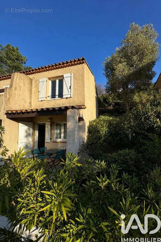 Photo 2 - Appartement à ROQUEBRUNE-SUR-ARGENS