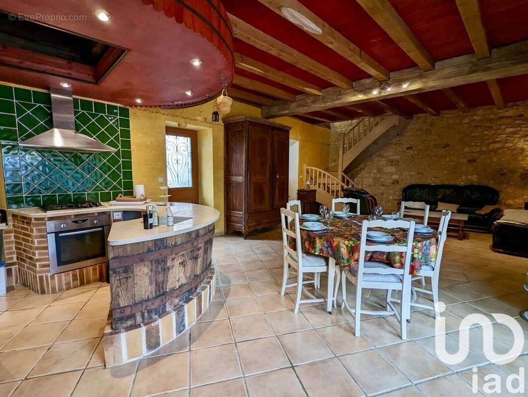 Maison 360 m² à Charras  - photo 4
