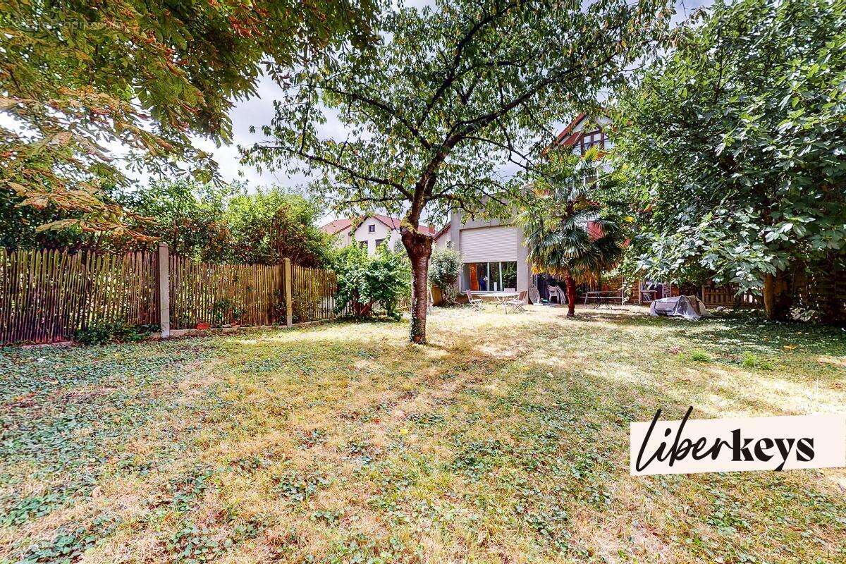 Maison de caractère 200m² avec jardin, sous-sol et garage à LIvry-Gargan (93190) - photo 13