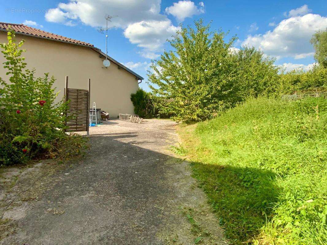 Maison à CONTREXEVILLE