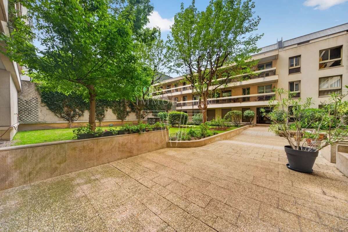 Appartement à PARIS-8E