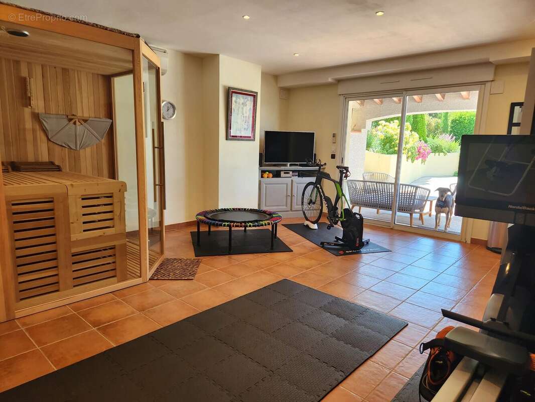 Superbe Villa de Campagne Alliant Luxe Moderne et un Magnifique Terrain - photo 9