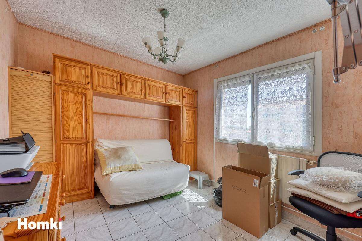 Appartement T4 de 71 m2 à Le Pradet 83220, Rue Eugène Fromentin - photo 8