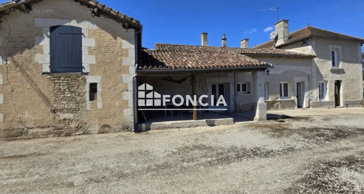 Maison à VENDEUVRE-DU-POITOU