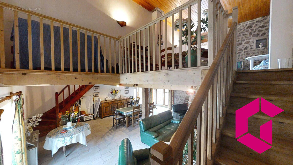 Maison à SIAUGUES-SAINTE-MARIE